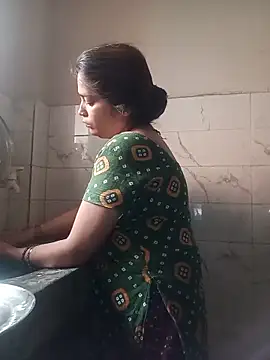 Snapshot of Trisha_71 chatting on June 7, 2026, 12:43 pm Trisha 71 online show from June 7, 2026, 12:43 pm
