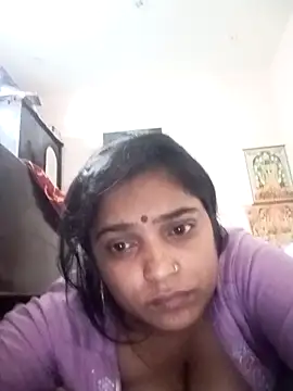 Snapshot of Trisha_71 chatting on October 17, 2025, 5:48 pm Trisha 71 online show from October 17, 2025, 5:48 pm