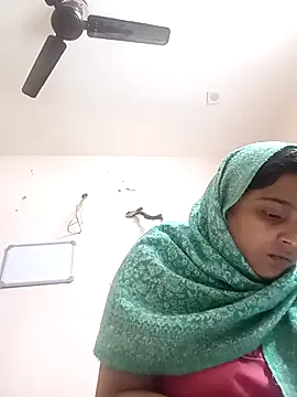 Snapshot of Trisha_71 chatting on November 18, 2025, 5:33 am Trisha 71 online show from November 18, 2025, 5:33 am