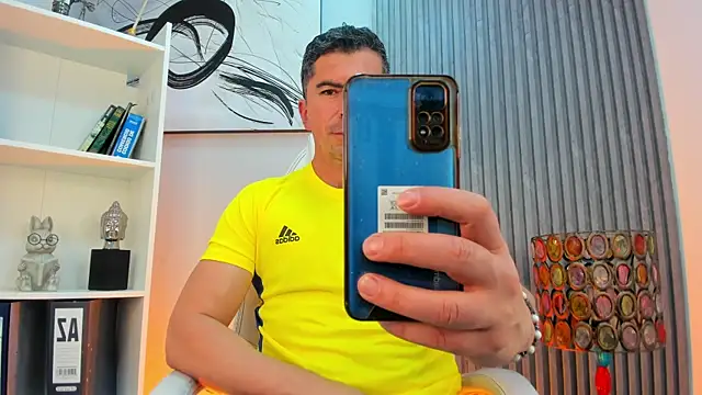 Snapshot of JuanKFit_45 chatting on July 9, 2026, 4:24 am JuanKFit 45 online show from July 9, 2026, 4:24 am
