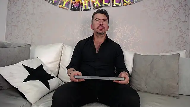 Snapshot of JuanKFit_45 chatting on November 2, 2025, 1:49 pm JuanKFit 45 online show from November 2, 2025, 1:49 pm