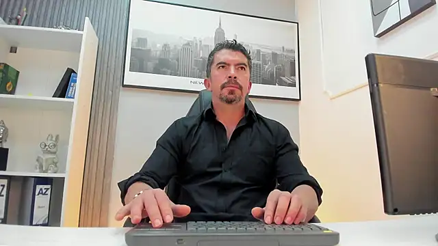 Snapshot of JuanKFit_45 chatting on July 31, 2026, 4:37 pm JuanKFit 45 online show from July 31, 2026, 4:37 pm