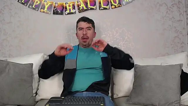 Snapshot of JuanKFit_45 chatting on October 31, 2025, 1:30 pm JuanKFit 45 online show from October 31, 2025, 1:30 pm