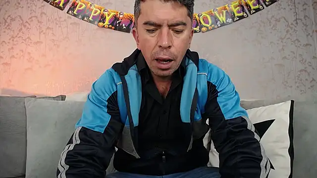 Snapshot of JuanKFit_45 chatting on October 24, 2025, 1:54 pm JuanKFit 45 online show from October 24, 2025, 1:54 pm