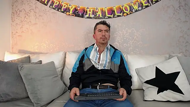 Snapshot of JuanKFit_45 chatting on October 28, 2025, 1:54 pm JuanKFit 45 online show from October 28, 2025, 1:54 pm