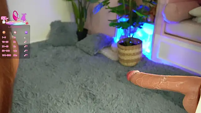 Snapshot of AnnieCouperr chatting on October 1, 2025, 8:13 pm AnnieCouperr online show from October 1, 2025, 8:13 pm