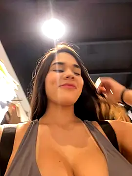 Snapshot of BellaLeclair chatting on December 4, 2025, 6:51 pm BellaLeclair online show from December 4, 2025, 6:51 pm