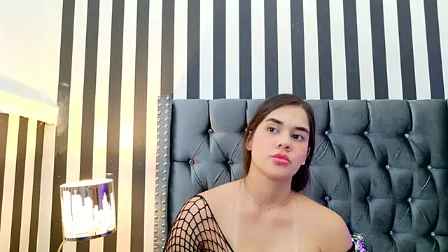 Snapshot of BellaLeclair chatting on January 9, 2026, 4:25 pm BellaLeclair online show from January 9, 2026, 4:25 pm