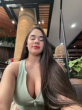 Snapshot of BellaLeclair chatting on June 3, 2026, 7:18 pm BellaLeclair online show from June 3, 2026, 7:18 pm