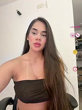 Snapshot of BellaLeclair chatting on May 9, 2026, 5:33 am BellaLeclair online show from May 9, 2026, 5:33 am