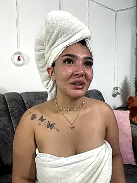 Snapshot of meli__brown chatting on December 14, 2025, 10:26 pm meli brown online show from December 14, 2025, 10:26 pm