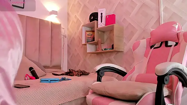 Snapshot of Clhoe_Johnson chatting on October 24, 2025, 12:26 pm Clhoe Johnson online show from October 24, 2025, 12:26 pm