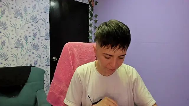 Snapshot of _Hannah_Hot chatting on October 24, 2025, 2:32 am Hannah Hot online show from October 24, 2025, 2:32 am