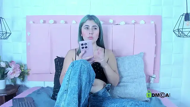 Skarlet 04 online show from February 5, 2026, 6:37 pm