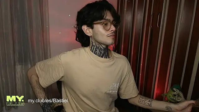 Mihail leroy online show from April 10, 2026, 1:23 am