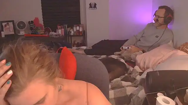 Sexyblonde12344 online show from September 22, 2025, 12:16 am