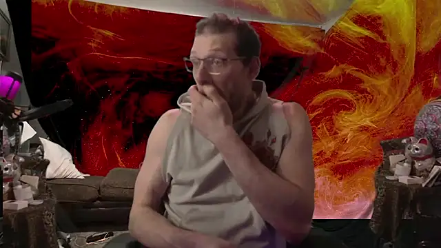 Snapshot of MasterDaddyCool chatting on December 20, 2025, 5:49 pm MasterDaddyCool online show from December 20, 2025, 5:49 pm