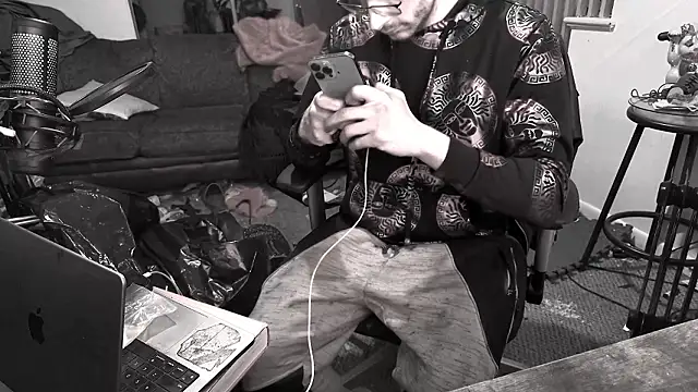 Snapshot of MasterDaddyCool chatting on February 2, 2026, 11:37 pm MasterDaddyCool online show from February 2, 2026, 11:37 pm