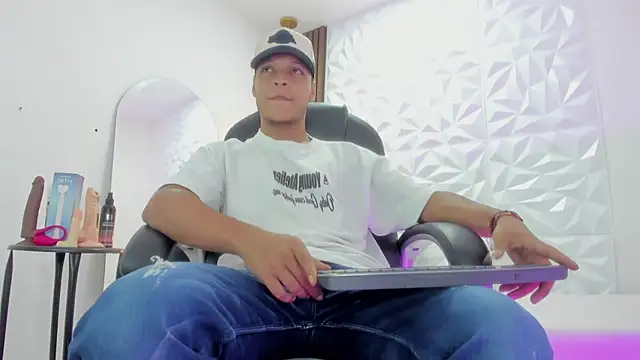 Snapshot of Ricky_Owens1 chatting on October 15, 2025, 2:03 pm Ricky Owens1 online show from October 15, 2025, 2:03 pm