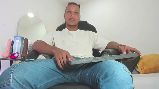 Snapshot of Ricky_Owens1 chatting on September 24, 2025, 2:01 pm Ricky Owens1 online show from September 24, 2025, 2:01 pm