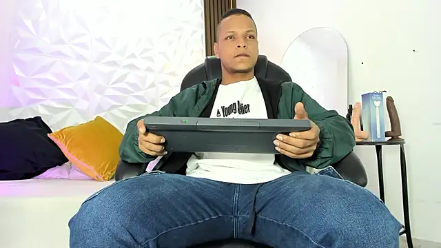 Snapshot of Ricky_Owens1 chatting on September 27, 2025, 1:17 pm Ricky Owens1 online show from September 27, 2025, 1:17 pm