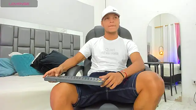 Snapshot of Ricky_Owens1 chatting on November 21, 2025, 8:52 pm Ricky Owens1 online show from November 21, 2025, 8:52 pm