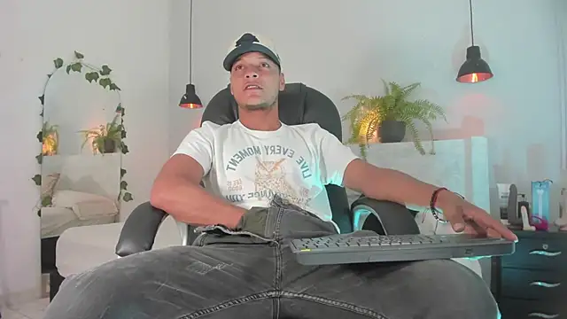 Snapshot of Ricky_Owens1 chatting on November 5, 2025, 8:23 pm Ricky Owens1 online show from November 5, 2025, 8:23 pm