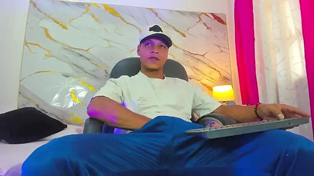 Snapshot of Ricky_Owens1 chatting on October 4, 2025, 8:43 pm Ricky Owens1 online show from October 4, 2025, 8:43 pm