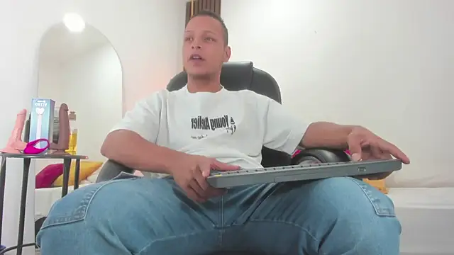 Snapshot of Ricky_Owens1 chatting on September 17, 2025, 1:13 pm Ricky Owens1 online show from September 17, 2025, 1:13 pm