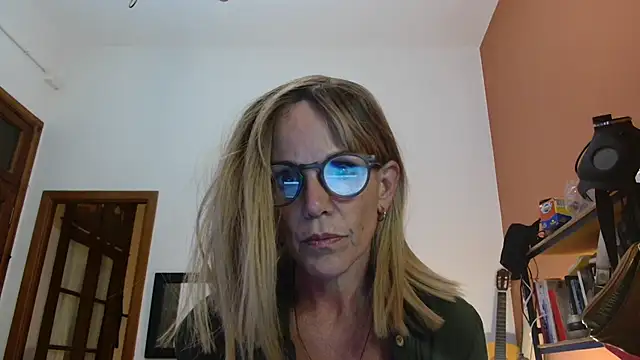 Polly23 online show from November 24, 2025, 3:17 am