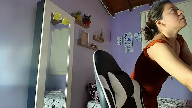 Snapshot of luna_desiree chatting on October 24, 2025, 8:35 am luna desiree online show from October 24, 2025, 8:35 am