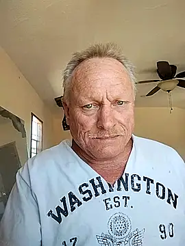 Pussyeat2please online show from March 25, 2026, 6:51 pm