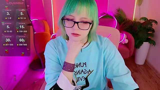 CoralineYoung online show from April 5, 2026, 7:04 am