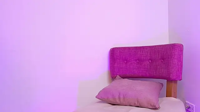 Snapshot of KITY_HILL chatting on November 2, 2025, 5:34 am KITY HILL online show from November 2, 2025, 5:34 am