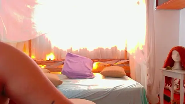 Snapshot of loreaniss chatting on January 6, 2026, 8:24 pm loreaniss online show from January 6, 2026, 8:24 pm