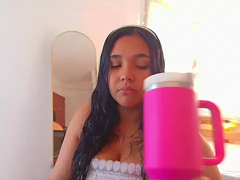 Snapshot of loreaniss chatting on March 4, 2026, 7:43 pm loreaniss online show from March 4, 2026, 7:43 pm