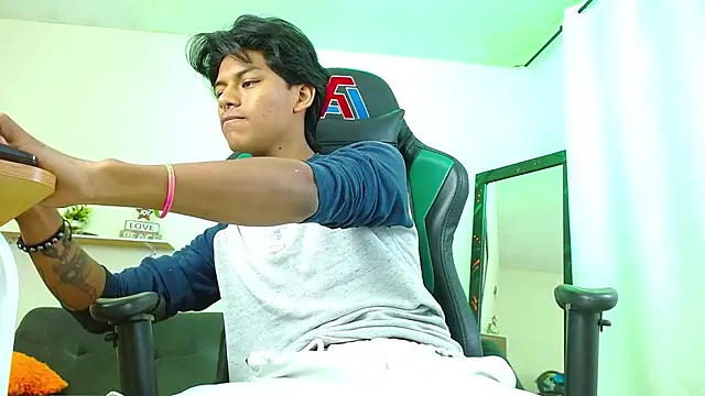 Snapshot of dreyk20 chatting on November 15, 2025, 2:54 pm dreyk20 online show from November 15, 2025, 2:54 pm