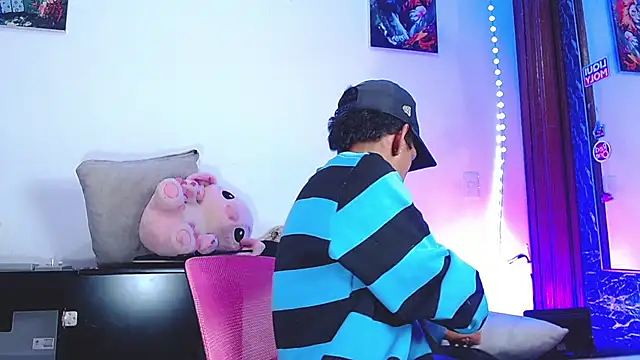 Snapshot of briamhoconor_xh chatting on November 23, 2025, 12:09 am briamhoconor xh online show from November 23, 2025, 12:09 am