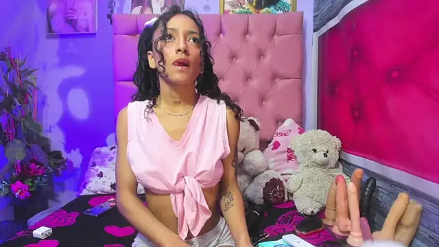 Snapshot of Kylie_Moan chatting on November 4, 2025, 4:27 am Kylie Moan online show from November 4, 2025, 4:27 am