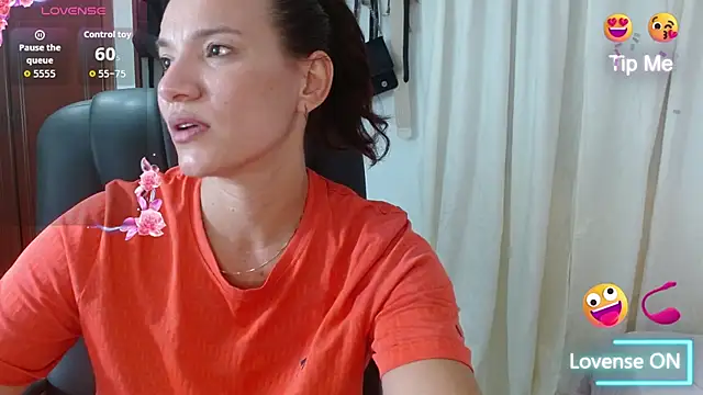 Snapshot of BriggiteSkyAngels chatting on December 4, 2025, 1:04 am BriggiteSkyAngels online show from December 4, 2025, 1:04 am