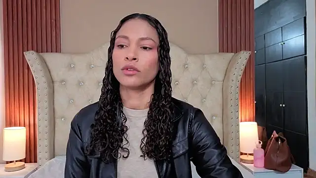 Snapshot of SofiaDelicia chatting on November 18, 2025, 4:32 pm SofiaDelicia online show from November 18, 2025, 4:32 pm