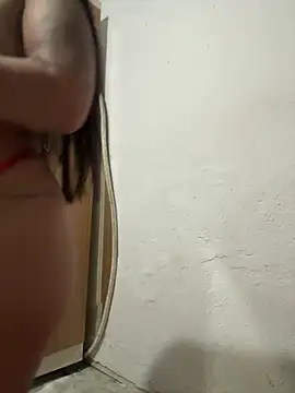 julianamascarada online show from April 23, 2026, 1:01 am