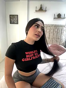 Snapshot of EmiilyEvans_ chatting on October 30, 2025, 9:55 pm EmiilyEvans online show from October 30, 2025, 9:55 pm