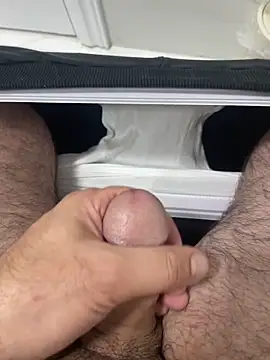 Snapshot of Heros2000 chatting on December 15, 2025, 7:41 pm Heros2000 online show from December 15, 2025, 7:41 pm