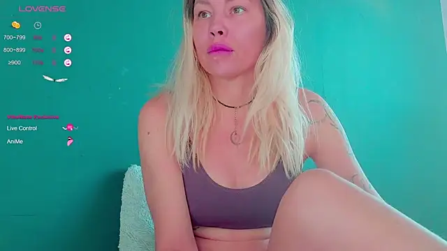 frankiefoxie  online show from October 19, 2025, 2:36 am