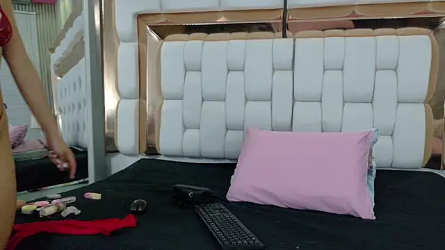 Snapshot of cutepetitee chatting on November 16, 2025, 8:02 pm cutepetitee online show from November 16, 2025, 8:02 pm