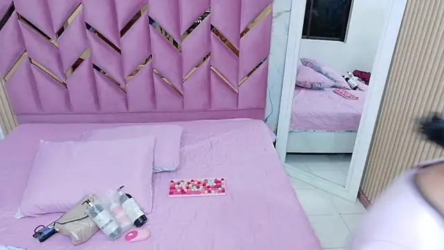 Snapshot of cutepetitee chatting on November 21, 2025, 8:41 pm cutepetitee online show from November 21, 2025, 8:41 pm