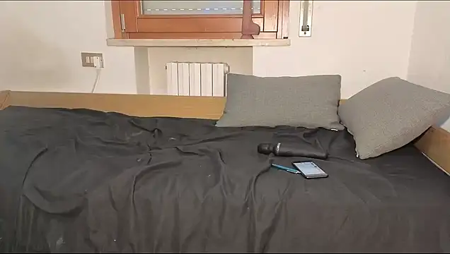 Nina-Holly online show from April 9, 2026, 1:06 pm