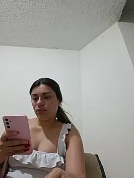 AmaiaSalvatore online show from July 18, 2026, 11:02 pm