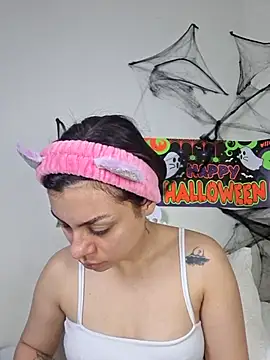 Snapshot of AmaiaSalvatore chatting on October 31, 2025, 9:43 pm AmaiaSalvatore online show from October 31, 2025, 9:43 pm